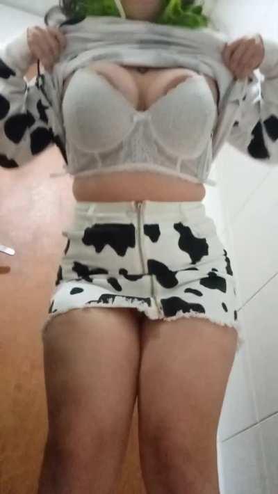 Cowgirl udders bouncing up and down