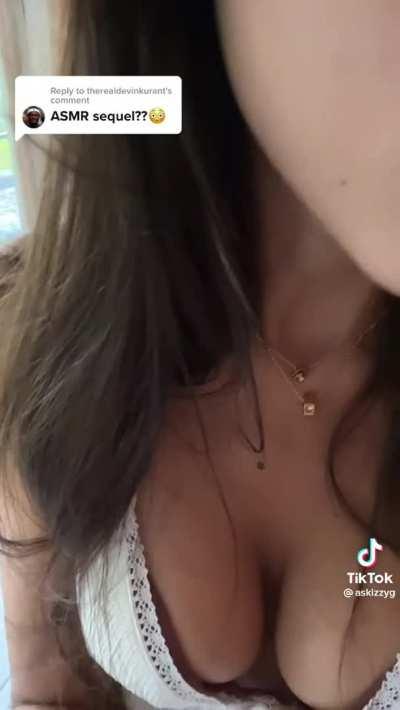 Giving a blowjob while showing her tits